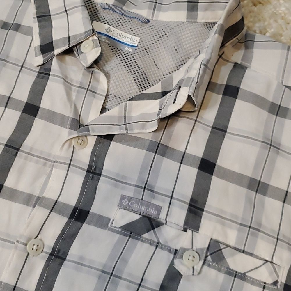 COLUMBIA Short Sleeve Button Up - Picture 3 of 5